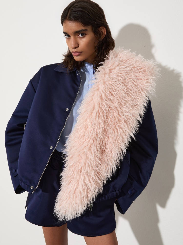 Rhinestone-embellished satin bag, red | MAX&Co. Frisé plush stole - ANTIQUE ROSE - MAX&Co.